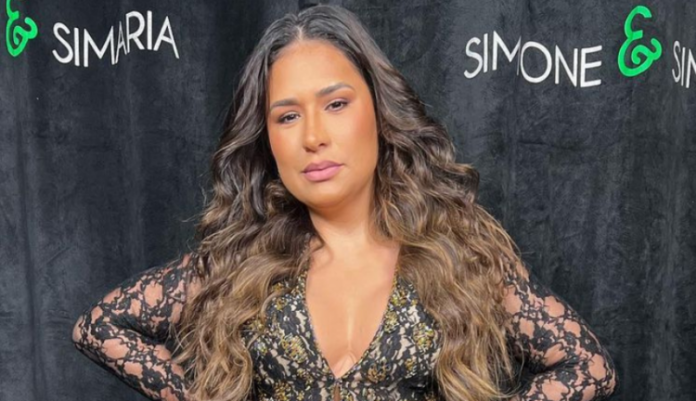 Cantora Simone surge em hospital logo após festa de aniversário do filho
